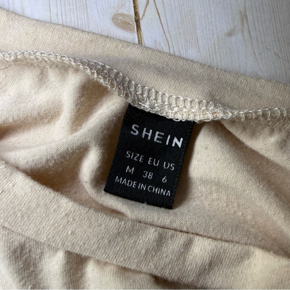 SHEIN Cream Los Angeles Graphic Crop Top - Picture 3 of 3